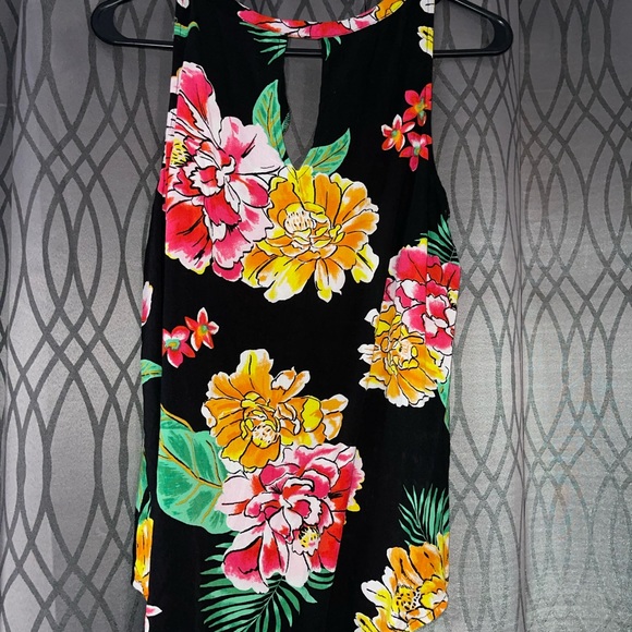 Medium Tank top blouse. Old Navy - Picture 2 of 4